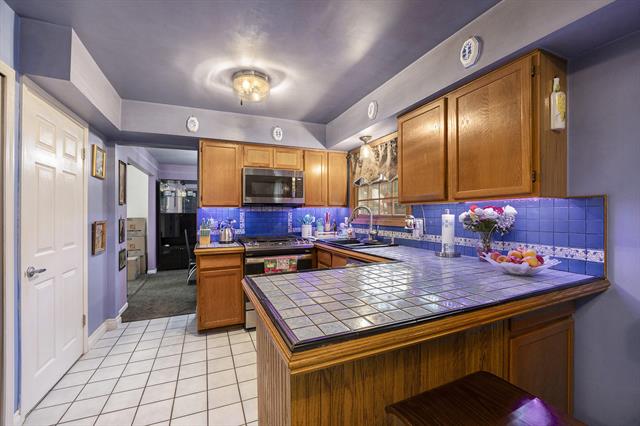 Builiding view seven for 408 Arlington, Rochester, MI. 48307