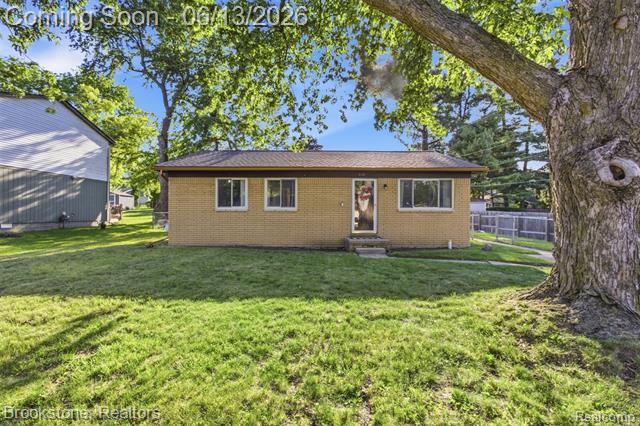 front view for 520 May Rd, Rochester, Mi. 48307