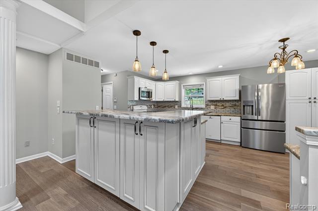 Builiding view eleven for 1259 Burgoyne, Rochester, MI. 48307