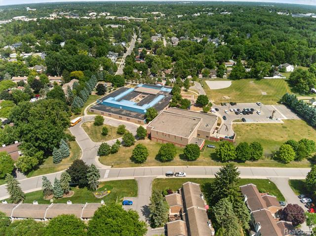 Builiding view seventy one for 1259 Burgoyne, Rochester, MI. 48307