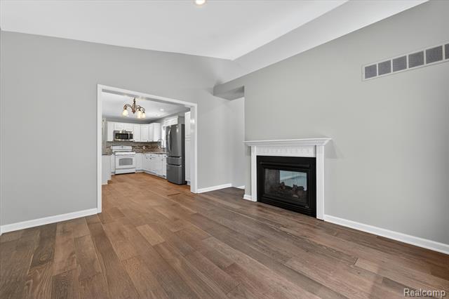 Builiding view six for 1259 Burgoyne, Rochester, MI. 48307