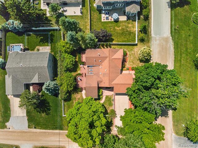 Builiding view sixty eight for 1259 Burgoyne, Rochester, MI. 48307
