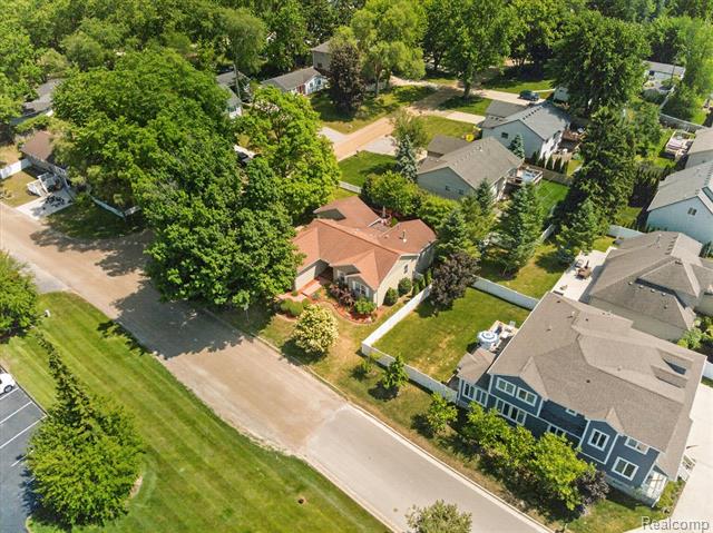 Builiding view sixty two for 1259 Burgoyne, Rochester, MI. 48307