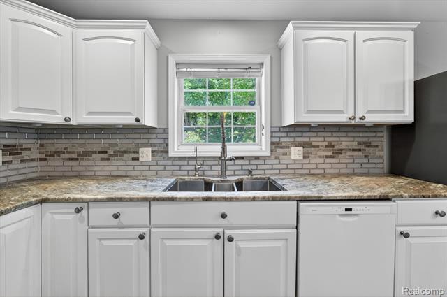 Builiding view thirteen for 1259 Burgoyne, Rochester, MI. 48307