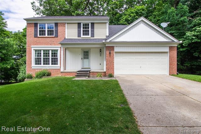 front view for 425 Thornridge Ct, Rochester, Mi. 48307