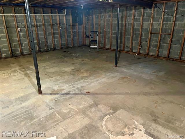 Builiding view seventeen for 2375 Snellbrook, Auburn Hills, MI. 48326