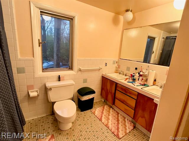 Builiding view thirteen for 2375 Snellbrook, Auburn Hills, MI. 48326