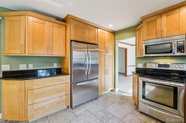 Builiding view eighteen for 2142 Kennedy, Rochester, MI. 48309