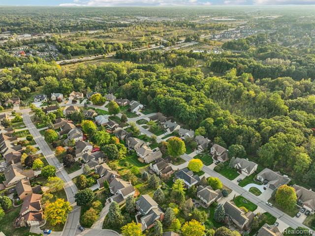 Builiding view fifty eight for 2142 Kennedy, Rochester, MI. 48309