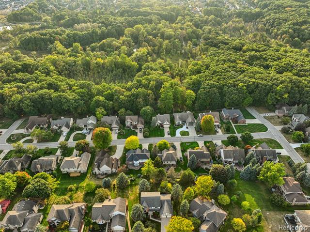 Builiding view fifty seven for 2142 Kennedy, Rochester, MI. 48309