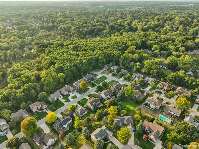 Builiding view fifty six for 2142 Kennedy, Rochester, MI. 48309