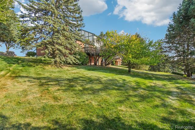 Builiding view fifty for 2142 Kennedy, Rochester, MI. 48309