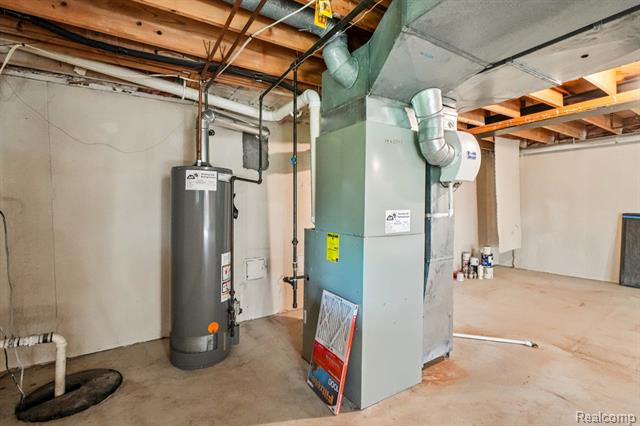 Builiding view forty eight for 2142 Kennedy, Rochester, MI. 48309