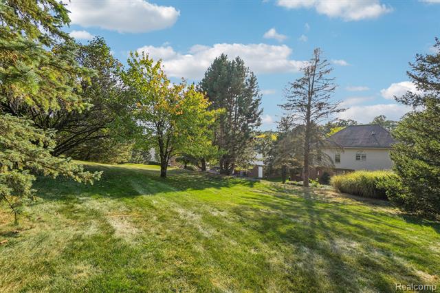 Builiding view forty nine for 2142 Kennedy, Rochester, MI. 48309