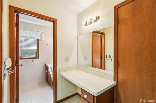 Builiding view forty one for 2142 Kennedy, Rochester, MI. 48309