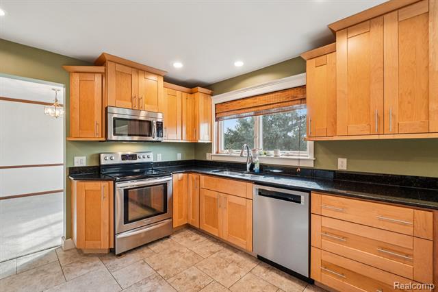 Builiding view seventeen for 2142 Kennedy, Rochester, MI. 48309