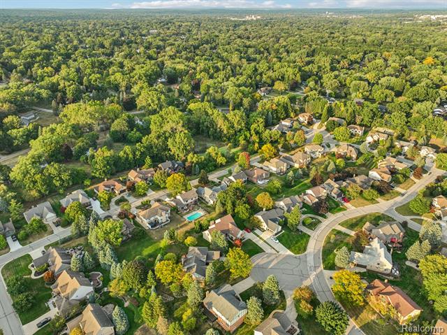 Builiding view sixty one for 2142 Kennedy, Rochester, MI. 48309