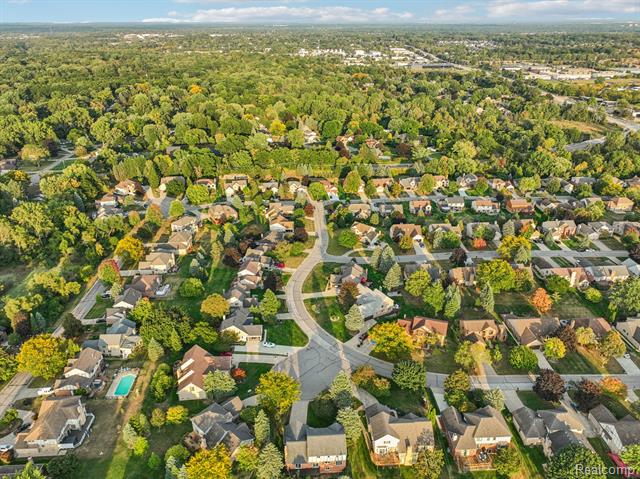 Builiding view sixty for 2142 Kennedy, Rochester, MI. 48309