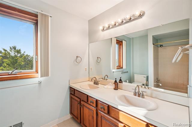 Builiding view thirty six for 2142 Kennedy, Rochester, MI. 48309