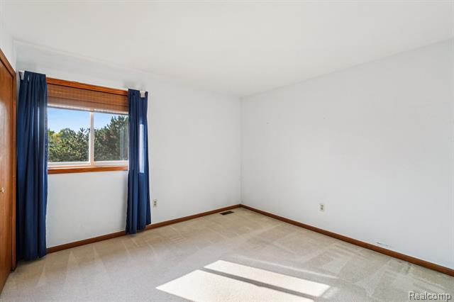 Builiding view thirty three for 2142 Kennedy, Rochester, MI. 48309