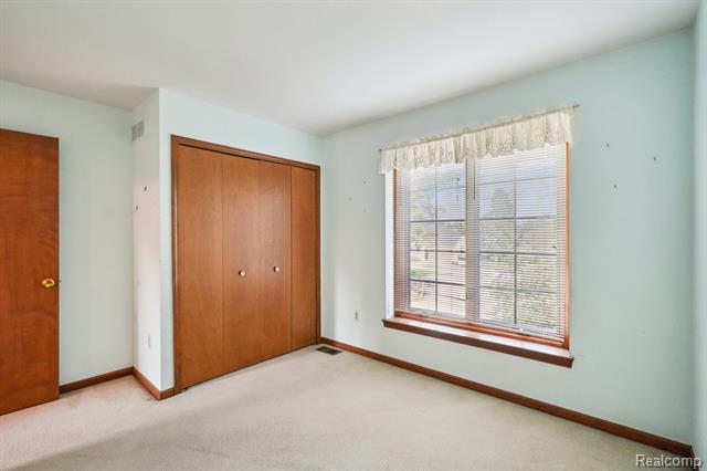 Builiding view twenty eight for 2142 Kennedy, Rochester, MI. 48309