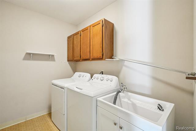 Builiding view twenty five for 2142 Kennedy, Rochester, MI. 48309