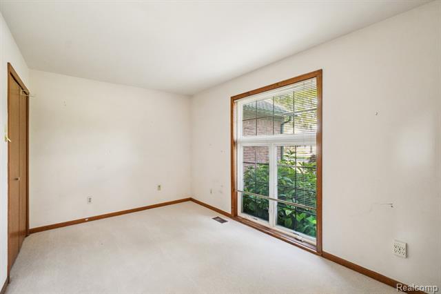 Builiding view twenty for 2142 Kennedy, Rochester, MI. 48309