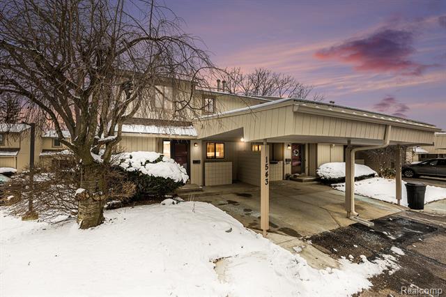 Builiding view one for 1543 Charter Oak, Rochester, MI. 48309