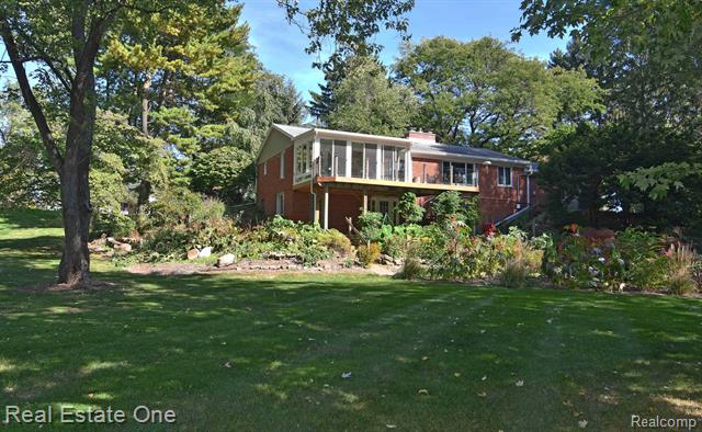 front view for 1770 Christian Hills Dr, Rochester, Mi. 48309