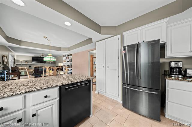 Builiding view eleven for 123 Longford, Rochester, MI. 48309