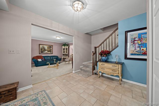 Builiding view five for 123 Longford, Rochester, MI. 48309