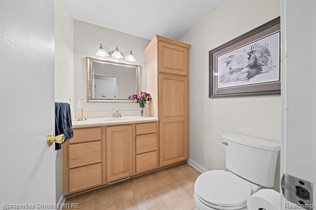 Builiding view seventeen for 123 Longford, Rochester, MI. 48309