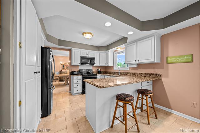 Builiding view ten for 123 Longford, Rochester, MI. 48309