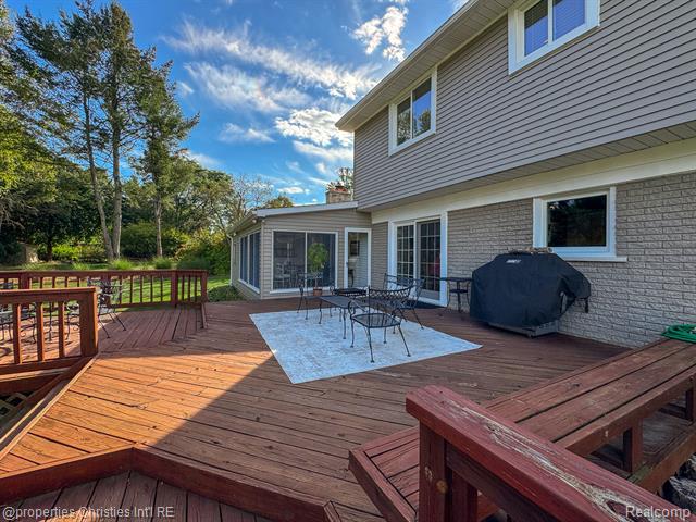 Builiding view thirty eight for 123 Longford, Rochester, MI. 48309