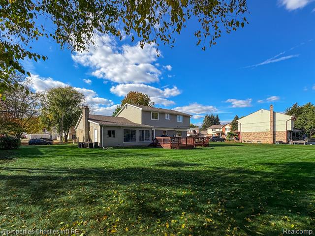 Builiding view thirty five for 123 Longford, Rochester, MI. 48309