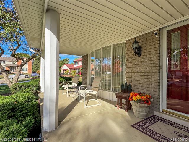 Builiding view thirty one for 123 Longford, Rochester, MI. 48309