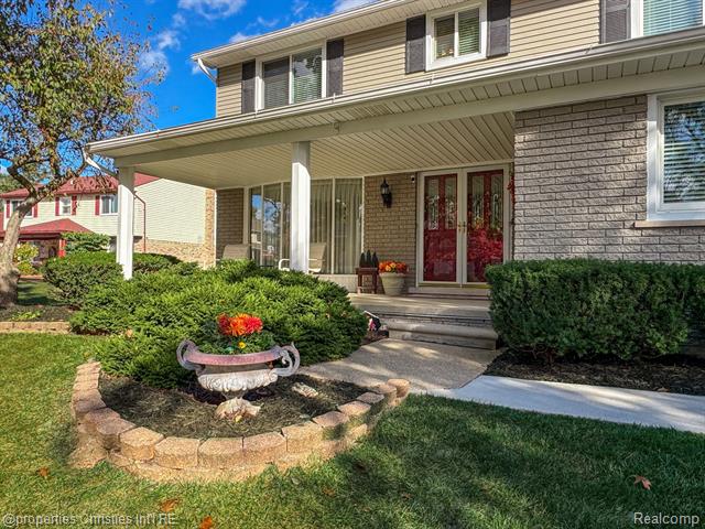 Builiding view thirty for 123 Longford, Rochester, MI. 48309