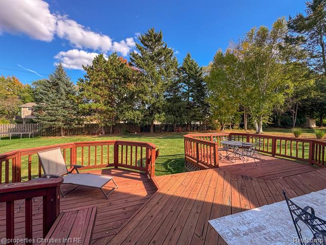 Builiding view three for 123 Longford, Rochester, MI. 48309