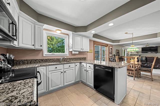 Builiding view twelve for 123 Longford, Rochester, MI. 48309