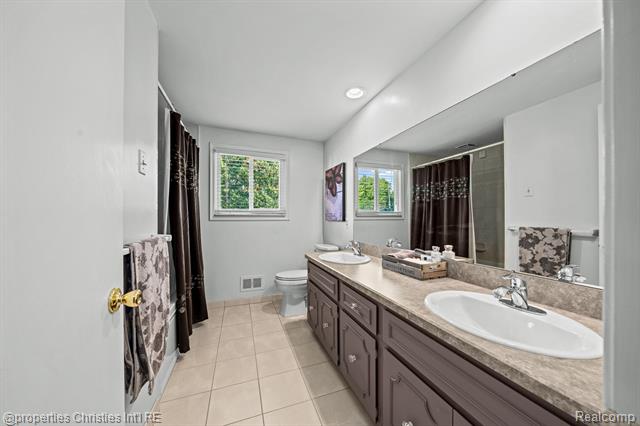 Builiding view twenty two for 123 Longford, Rochester, MI. 48309