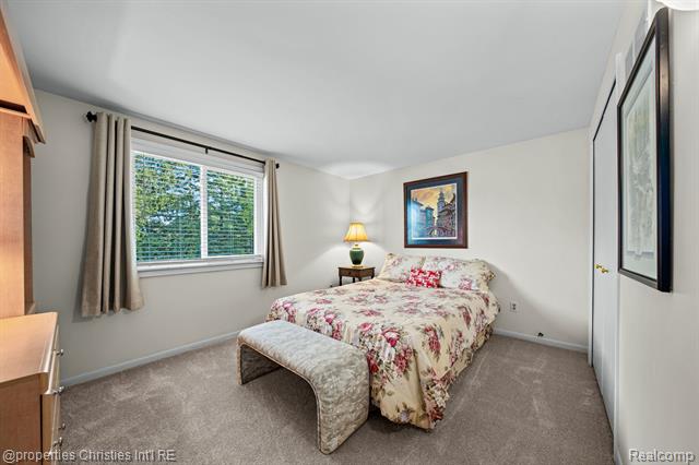 Builiding view twenty for 123 Longford, Rochester, MI. 48309