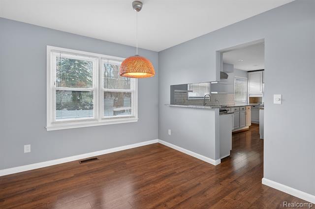 Builiding view eight for 126 Orchardale, Rochester, MI. 48309