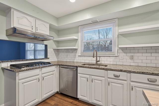 Builiding view eleven for 126 Orchardale, Rochester, MI. 48309