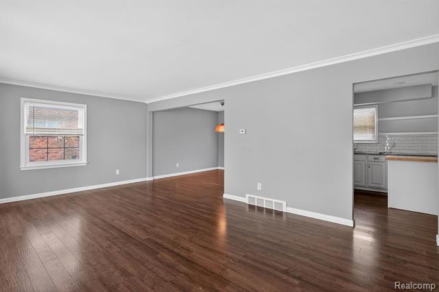 Builiding view five for 126 Orchardale, Rochester, MI. 48309