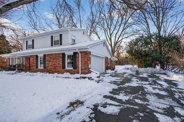 Builiding view four for 126 Orchardale, Rochester, MI. 48309