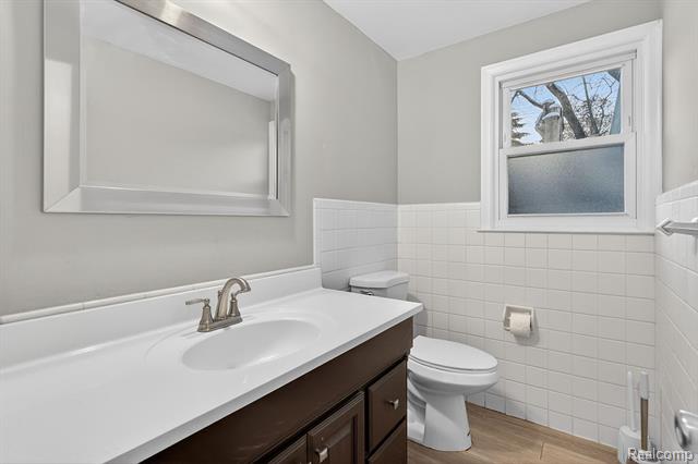 Builiding view fourteen for 126 Orchardale, Rochester, MI. 48309