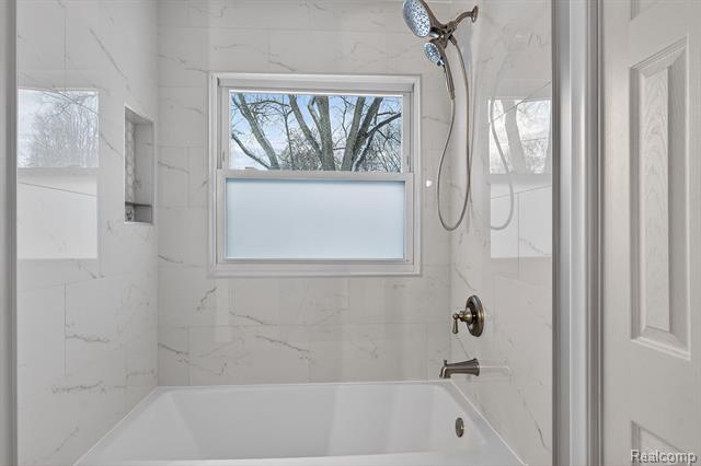 Builiding view nineteen for 126 Orchardale, Rochester, MI. 48309