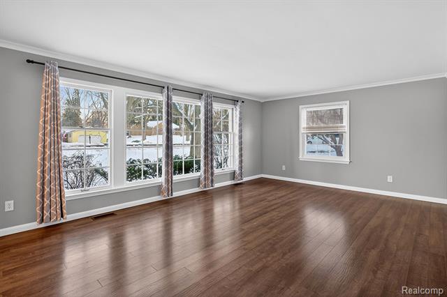 Builiding view six for 126 Orchardale, Rochester, MI. 48309