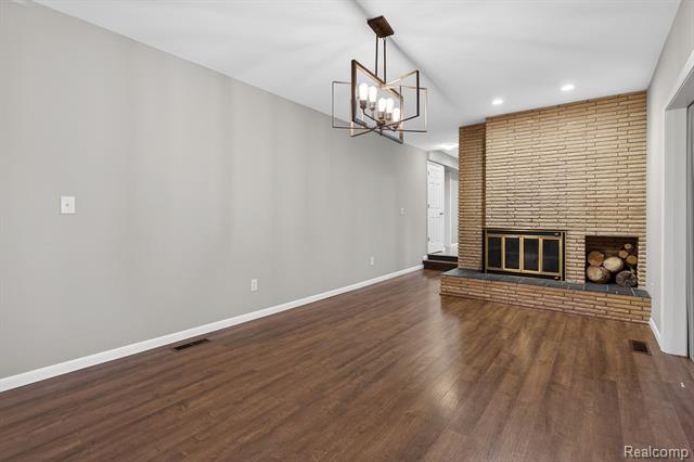 Builiding view sixteen for 126 Orchardale, Rochester, MI. 48309