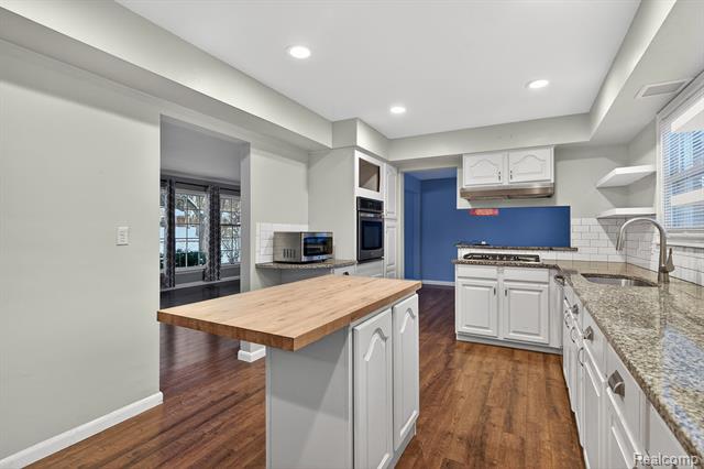 Builiding view thirteen for 126 Orchardale, Rochester, MI. 48309